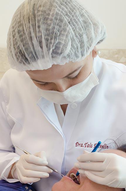 Dentista Taís Trevelin Vinhedo